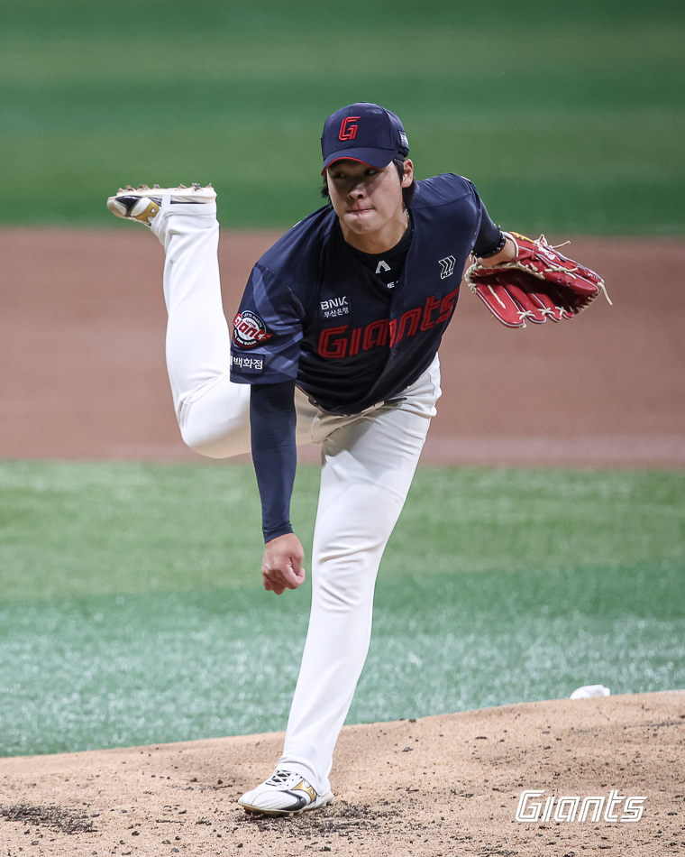 '7⅓이닝 1실점' 기립박수 받은 이민석 377일 만의 승리…'승승무승' SSG 끌어내리고 8데 도약 [고척 게임노트]