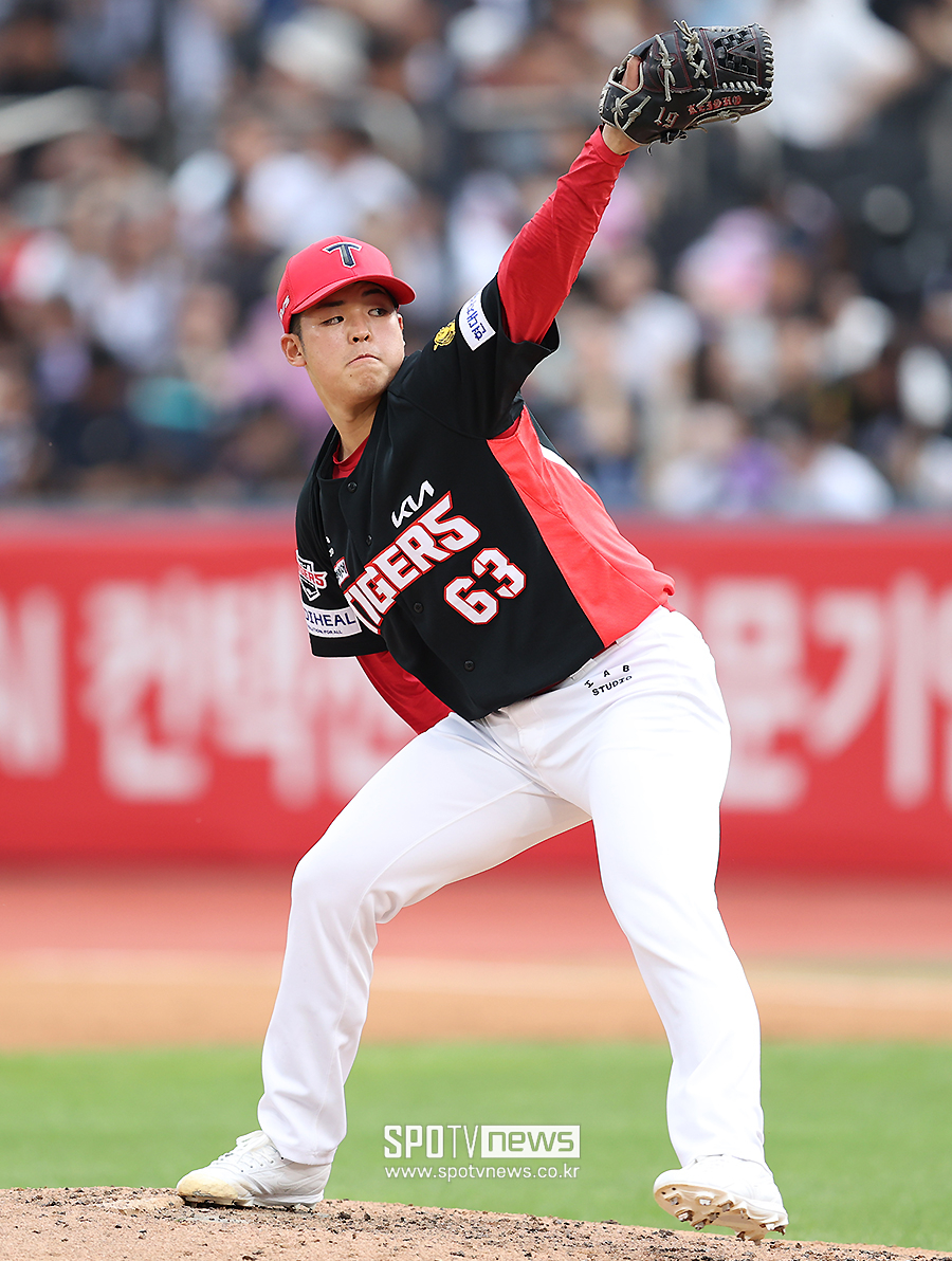 [포토S] 3회말 등판한 시라카와