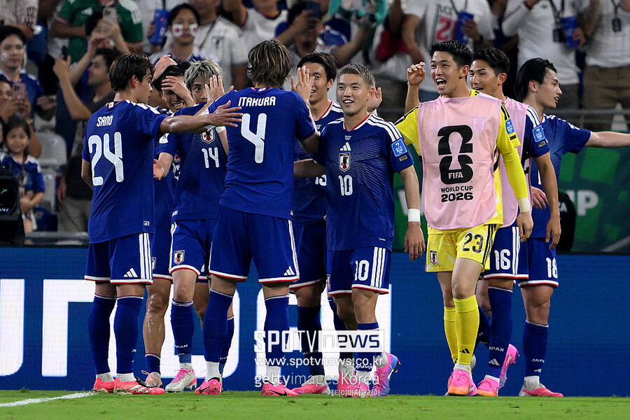 ▲ 멕시코 몬테레이의 몬테레이 스타디움에서 열린 2026 FIFA 월드컵 F조 튀니지와 일본의 경기에서 일본의 이토 준야가 팀의 세 번째 골을 넣은 후 동료들과 함께 기뻐하고 있다.