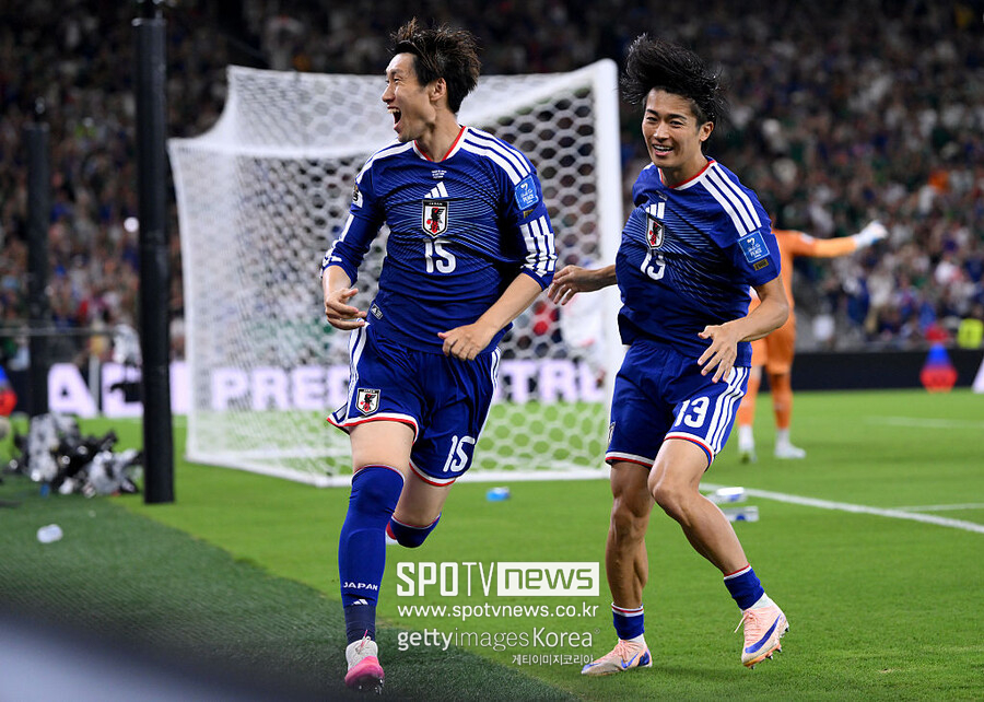 ▲ 멕시코 몬테레이의 몬테레이 스타디움에서 열린 2026 FIFA 월드컵 F조 튀니지와 일본의 경기에서 일본의 카마다 다이치가 팀의 첫 번째 골을 넣은 후 나카무라 케이토와 함께 기뻐하고 있다.