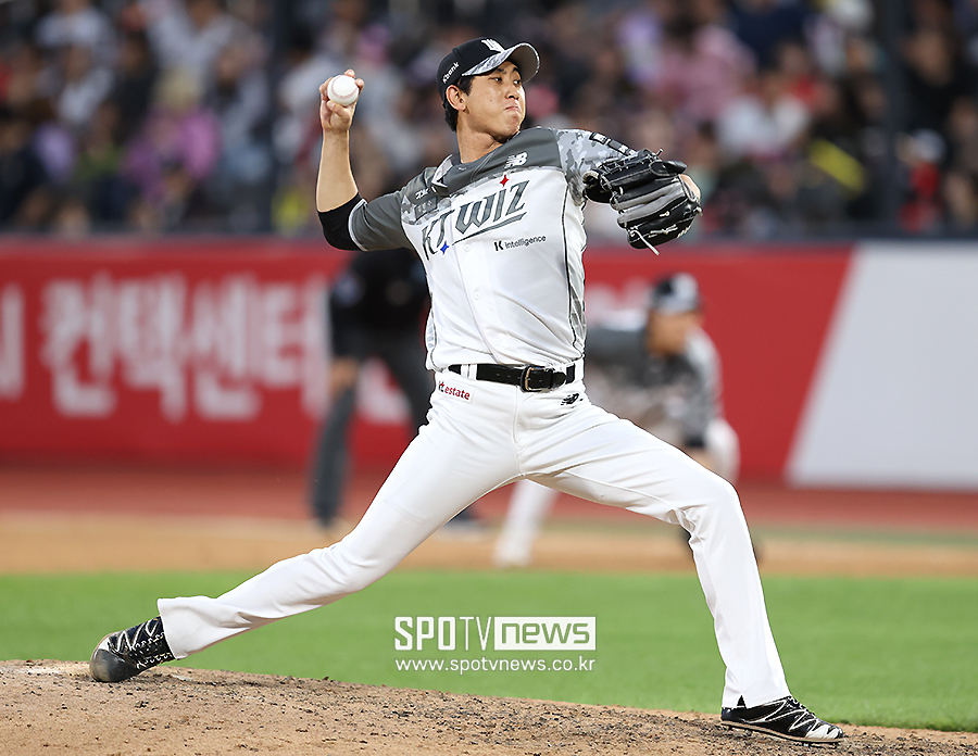 [포토S] 역투하는 김민수