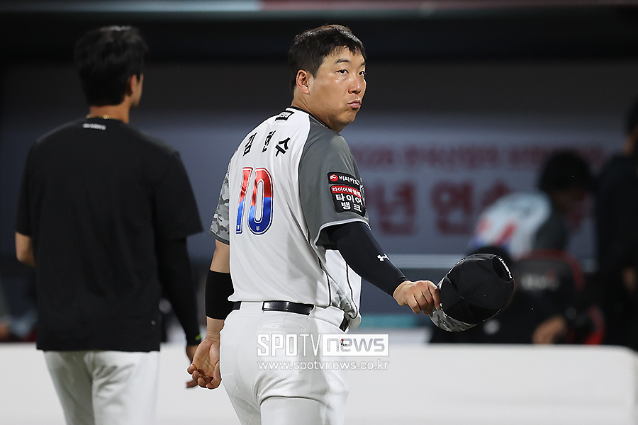 [포토S] 인사하는 김현수