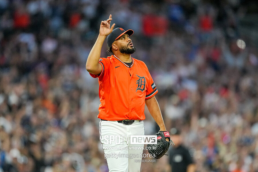 '세이브 15번' 월드컵 대이변! MLB 세이브 1위도 지켜봤다 "총리에게 전화받았어"
