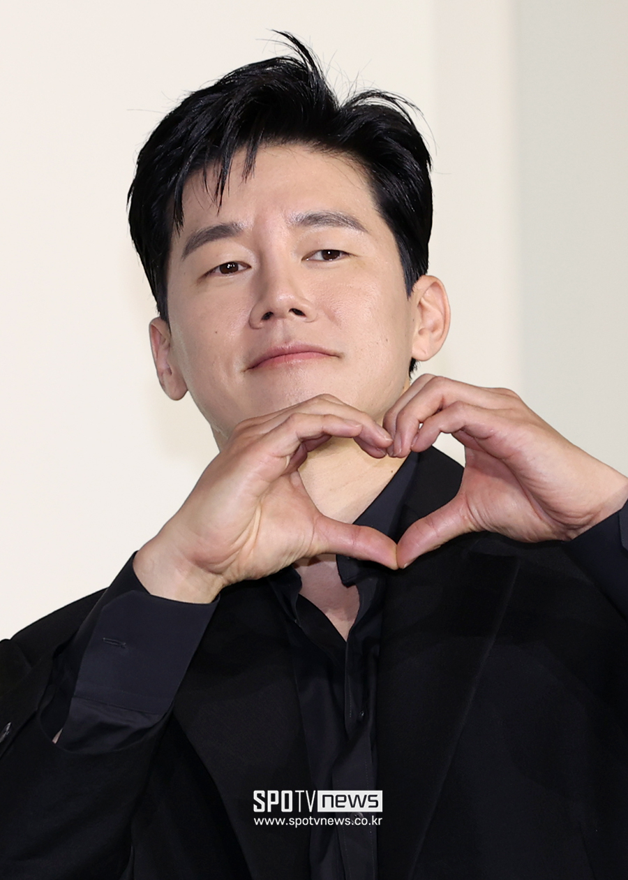 '참교육' 김무열, 팔로어 6배 늘었다…130만이 주목하는 '글로벌 대세'[이슈S]