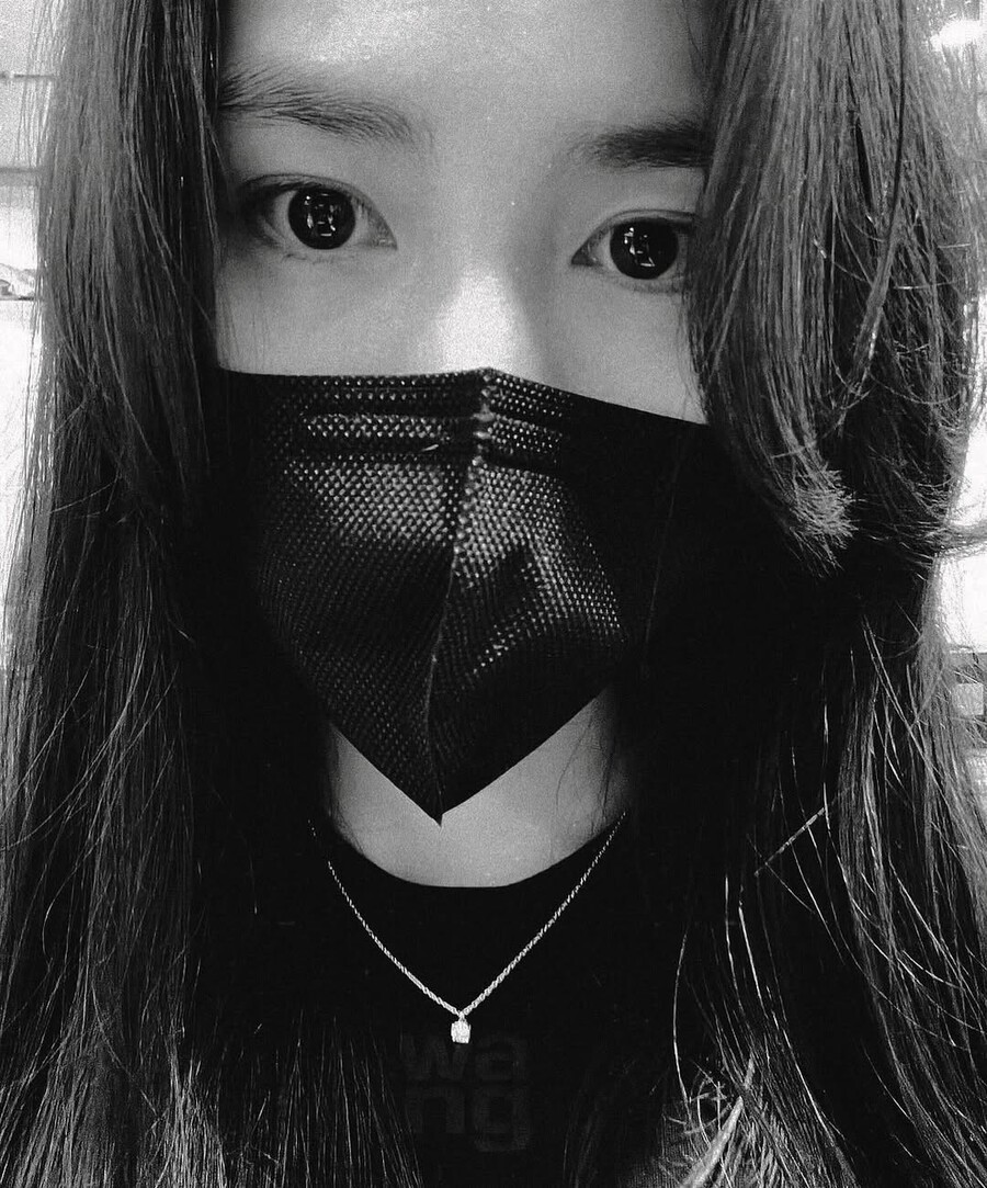 '남궁민♥' 진아름, 2세 임신 후 첫 근황…마스크로 가린 미모 '조심스러워'