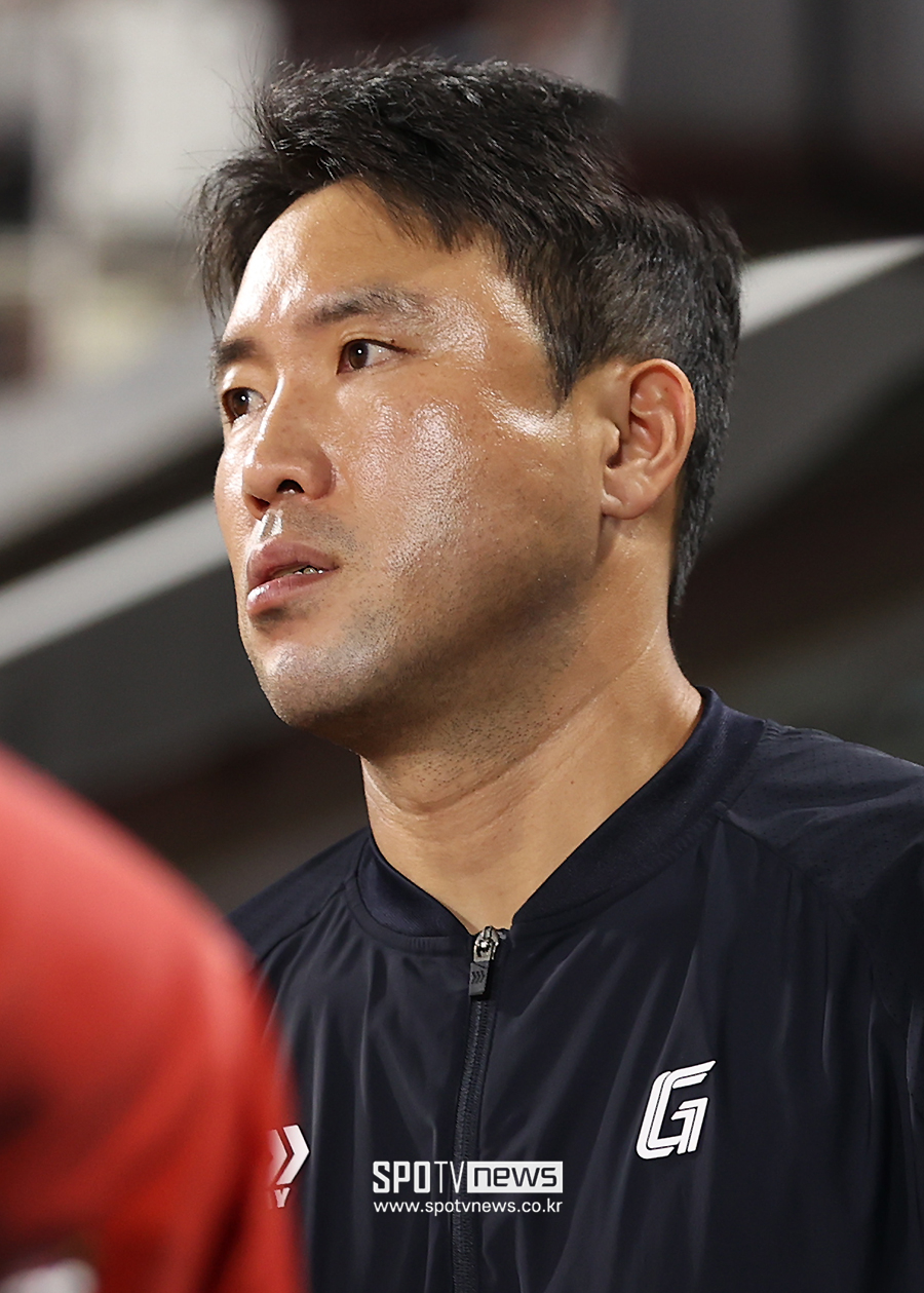 "주장이라서…" 명장은 기다리고 또 기다린다, 롯데 캡틴의 부활을 "도움될 때 분명 있을 것"
