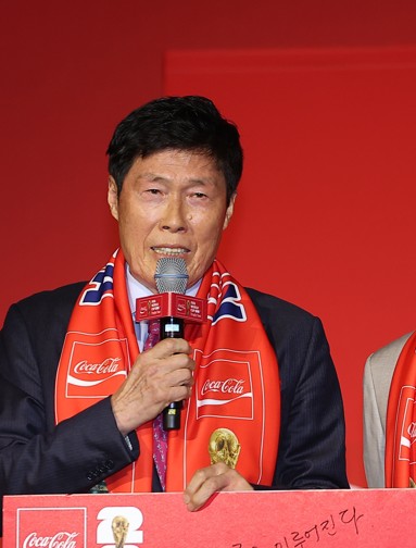 '韓 축구 레전드' 차범근 파격 소신 발언 "손흥민 나이 들면서 신체 회복 시간 더 필요할 수도...중앙보다 측면"