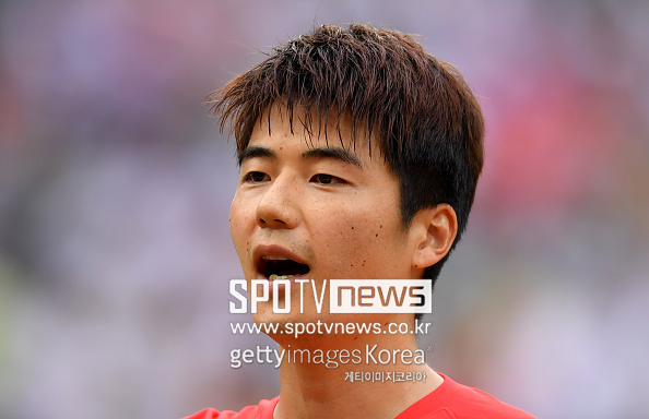 "한국 축구를 향한 답답함 표출, 질투는 아니야" 일본 4-0 승리에 '책상 쾅쾅' 기성용..."韓 축구 현실 떠올려" 재일교포 칼럼니스트의 분석