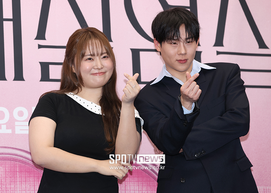 [포토S] 찰스엔터-몬스타엑스 주헌, '하트 뿅뿅'
