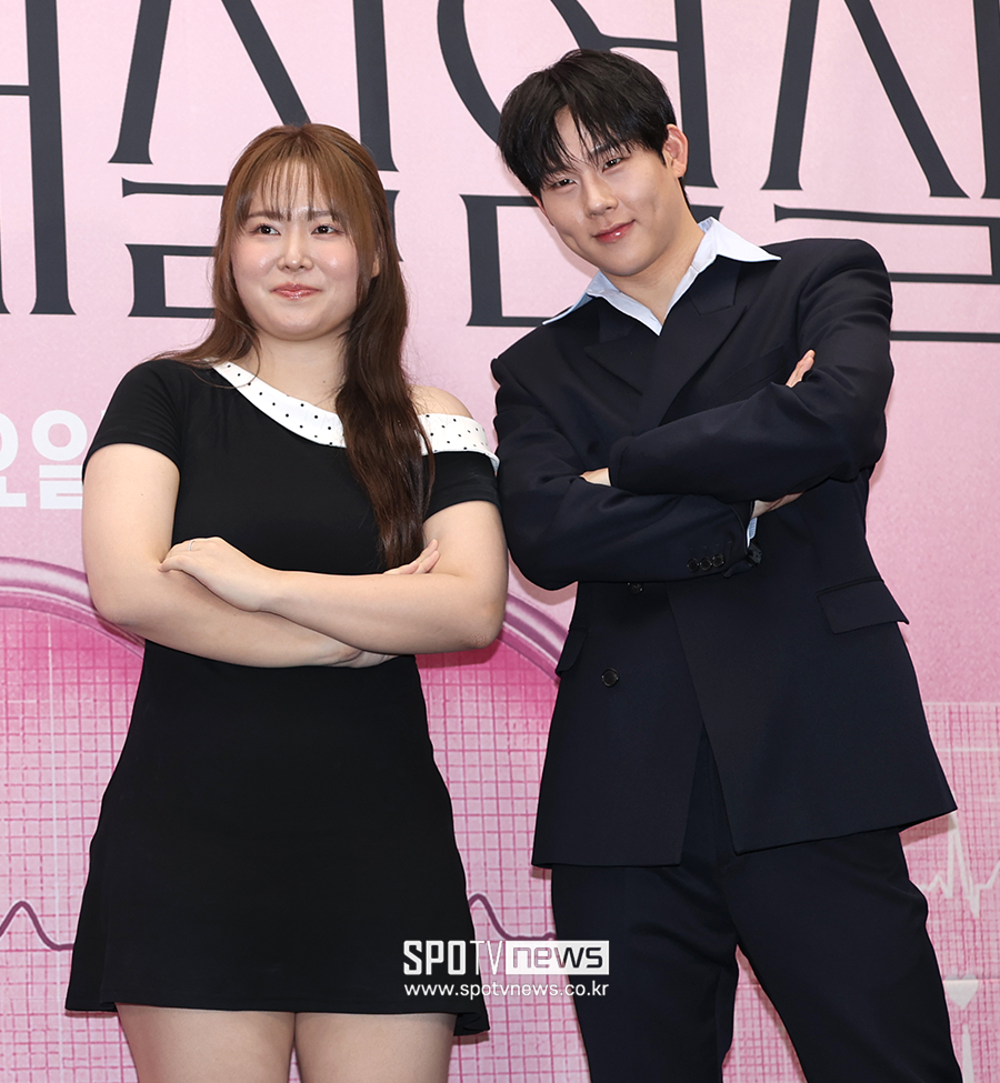 [포토S] 찰스엔터-몬스타엑스 주헌, '리액션 기대하세요'
