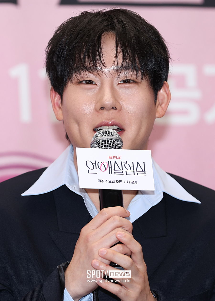 [포토S] 인사말 하는 몬스타엑스 주헌
