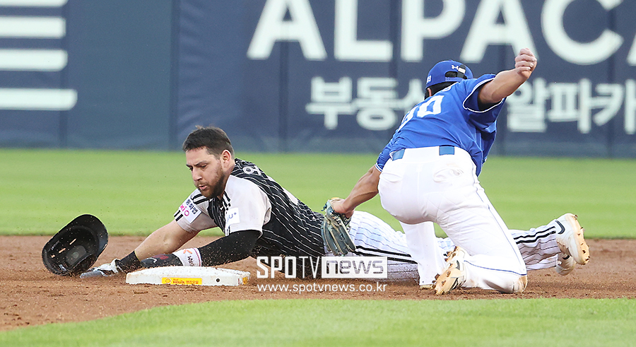 [포토S] 2루 도루 성공하는 오스틴