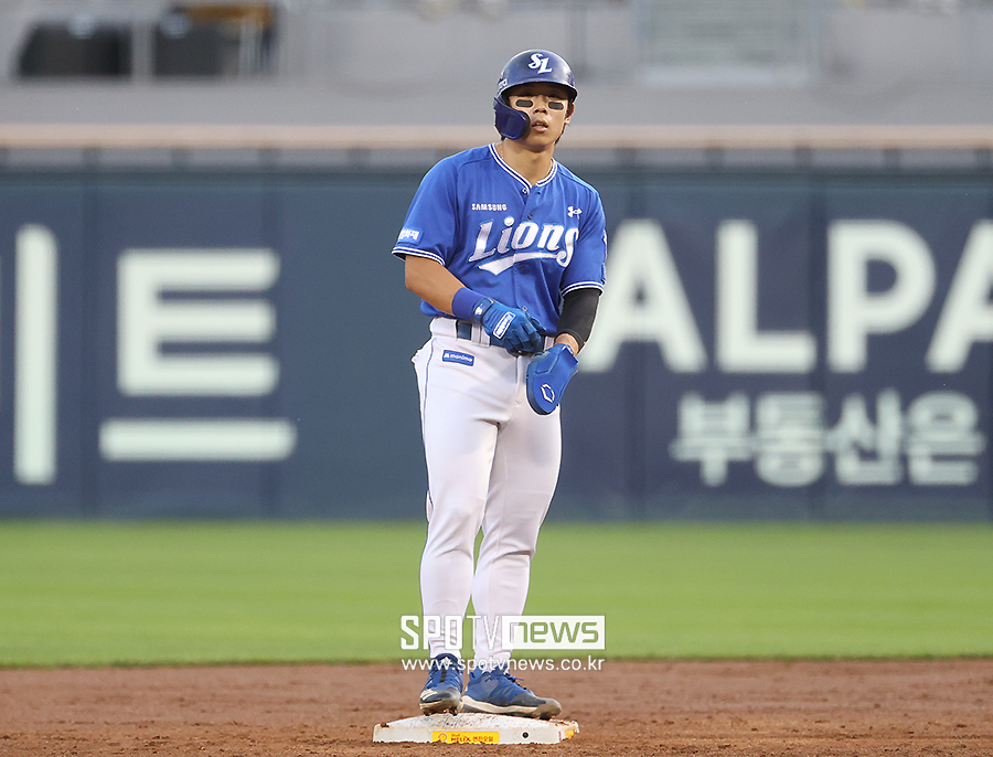 [포토S] 2루타 날린 김성윤