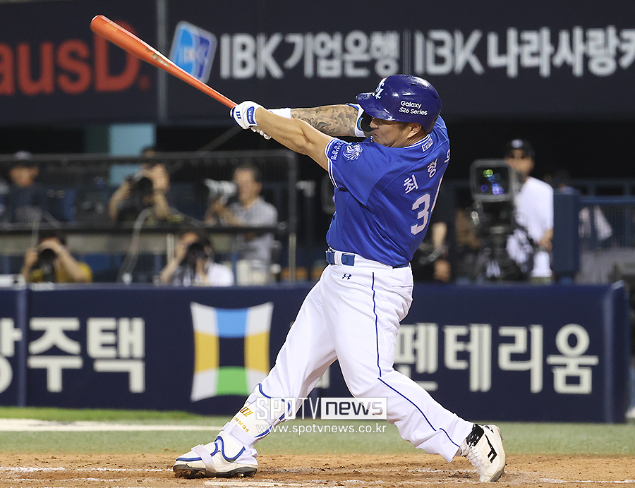 [포토S] 최형우, '호쾌한 2루타!'