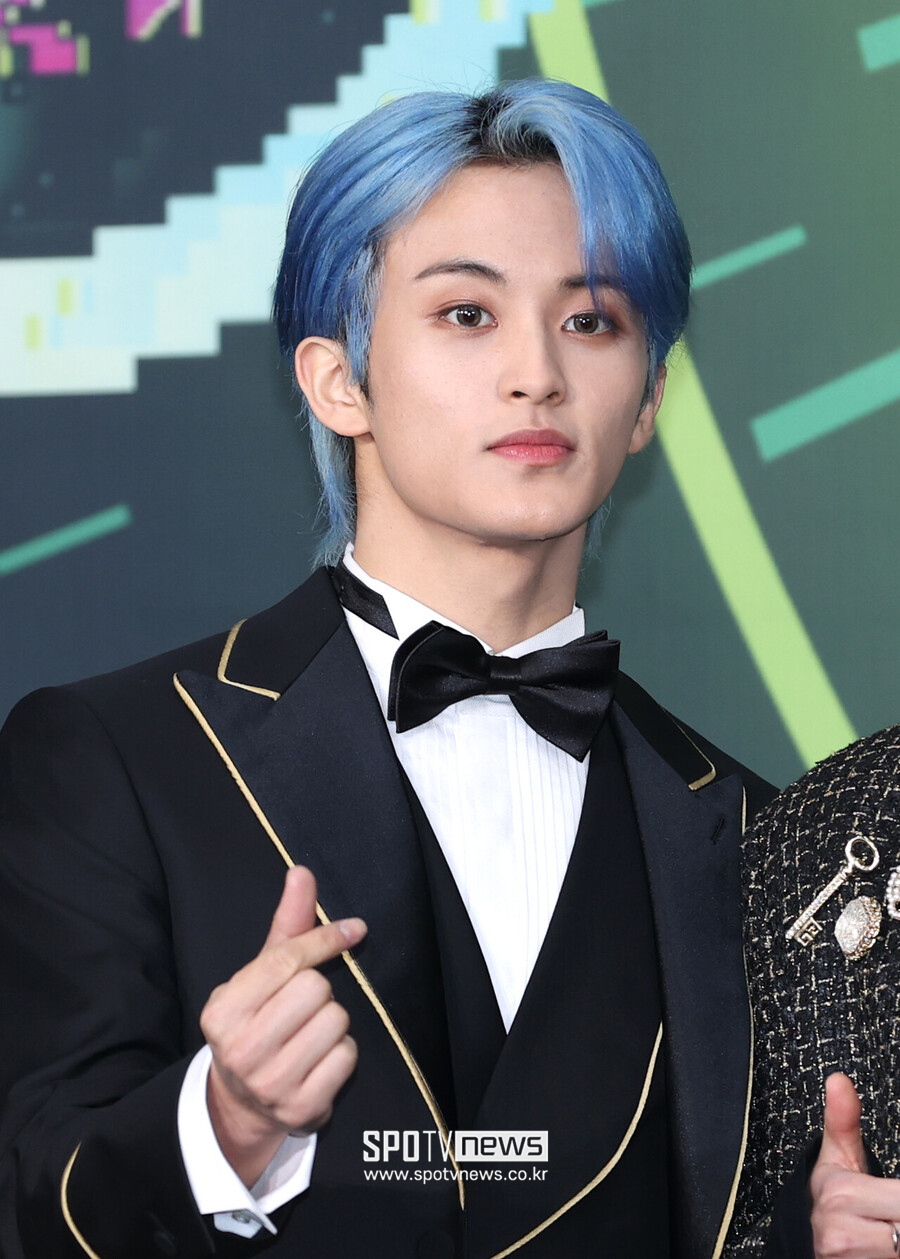 [공식]NCT 떠난 마크, 인종차별 논란 사과 "불편함 드려 죄송"