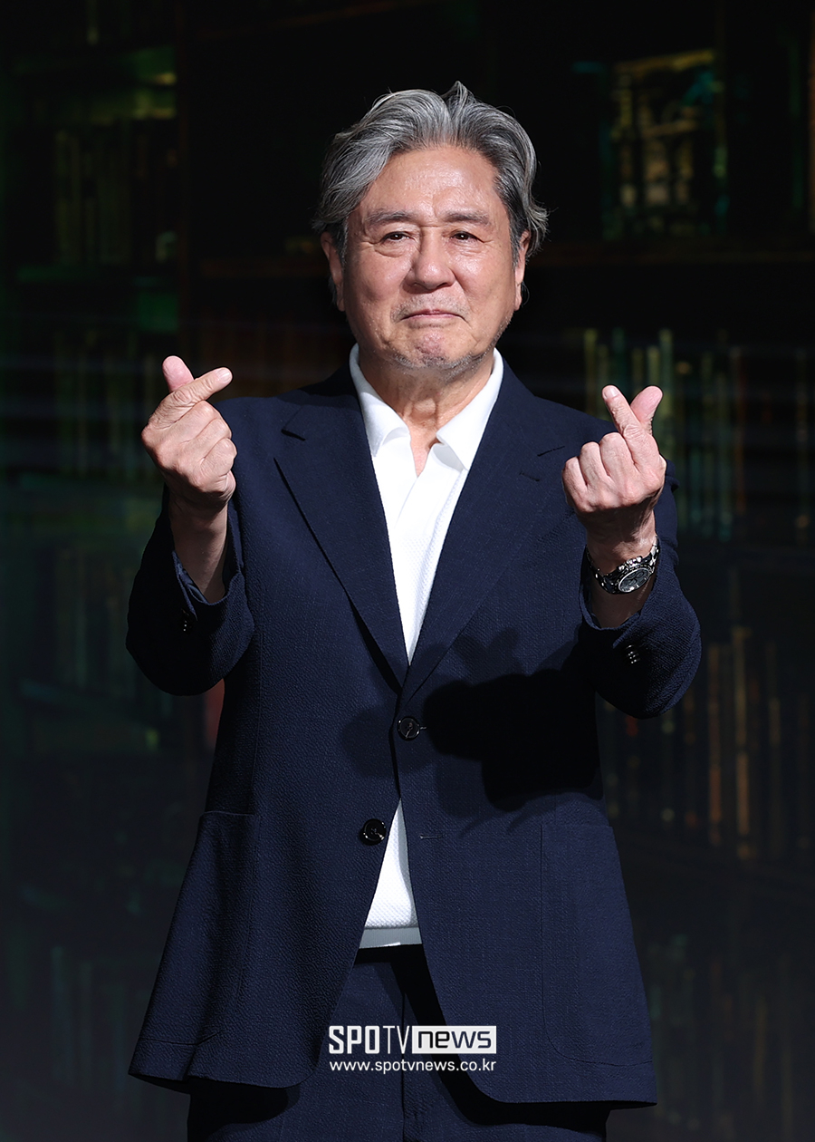 [포토S] 최민식, '대배우의 하트'