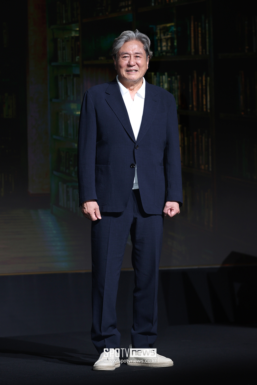 [포토S] 최민식, '국문학과 교수 역'