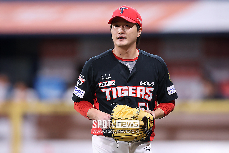 [포토S] 전상현, '삼자범퇴로 이닝 종료'