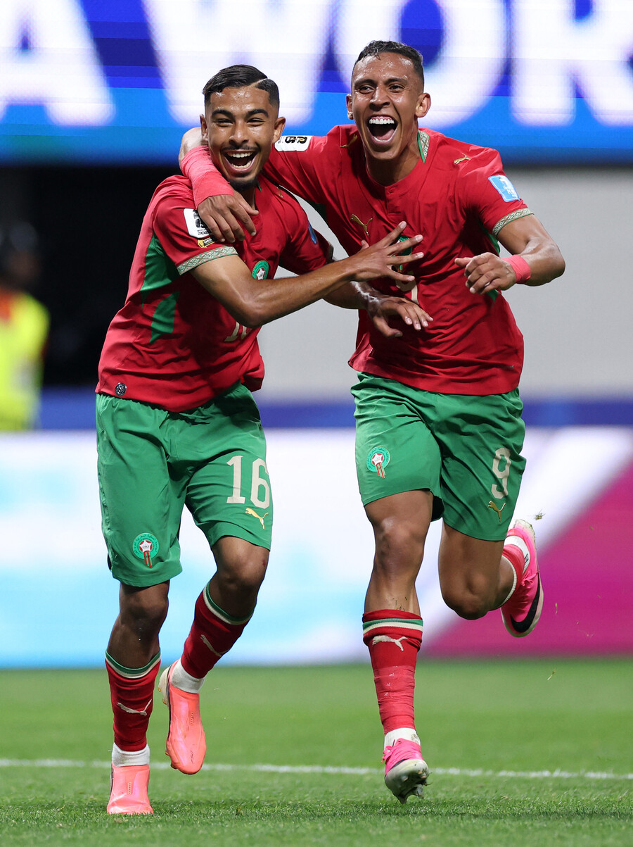 FIFA 83위 반란 일어나는 줄 알았다…모로코, 2번 끌려가고도 집념의 역전승, 32G 무패→32강행 확정 [월드컵 REVIEW]
