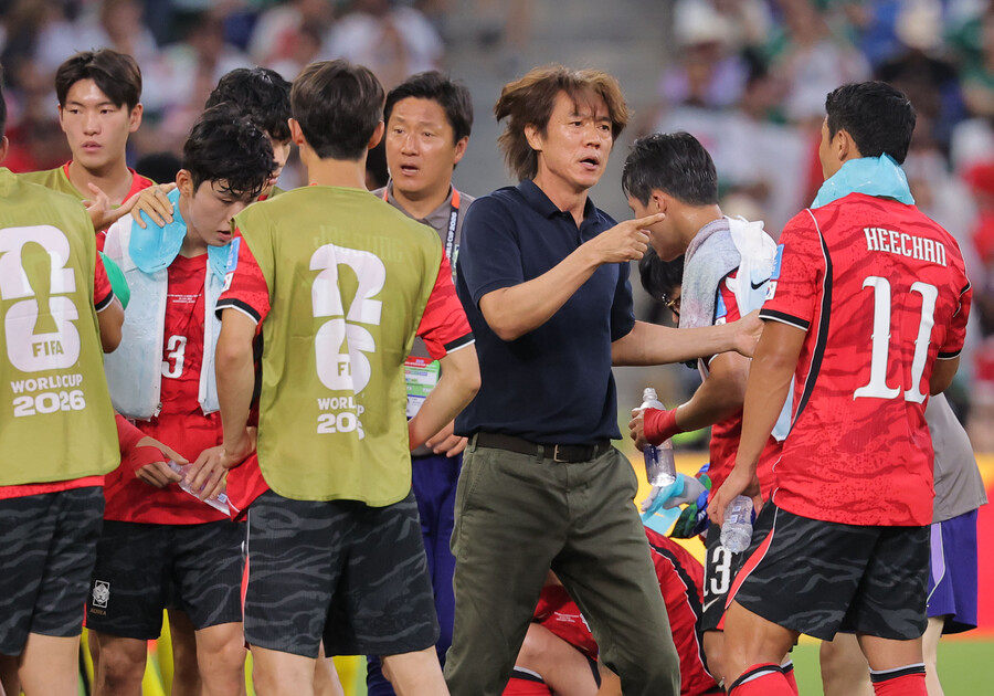 ▲ 경우의 수, 이제는 행운의 수가 되어야 하는 한국 축구대표팀이다. 주장 손흥민이나 홍명보 감독 모두 괴롭긴 마찬가지다.  ⓒ연합뉴스