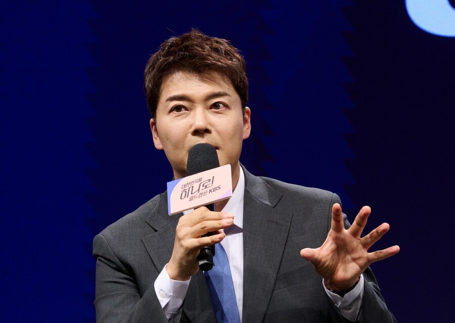 전현무 "韓 패배 예상 못했다…이영표, 책상 3번 내리쳐" 남아공전 아쉬움