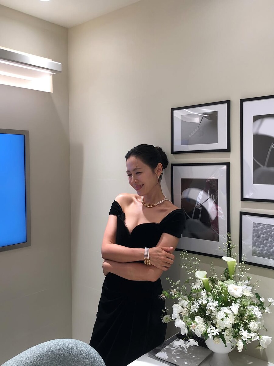 손예진, ♥현빈·아들과 휴가 다녀오자마자 '여신美' 복귀 "무슨 일이죠?"