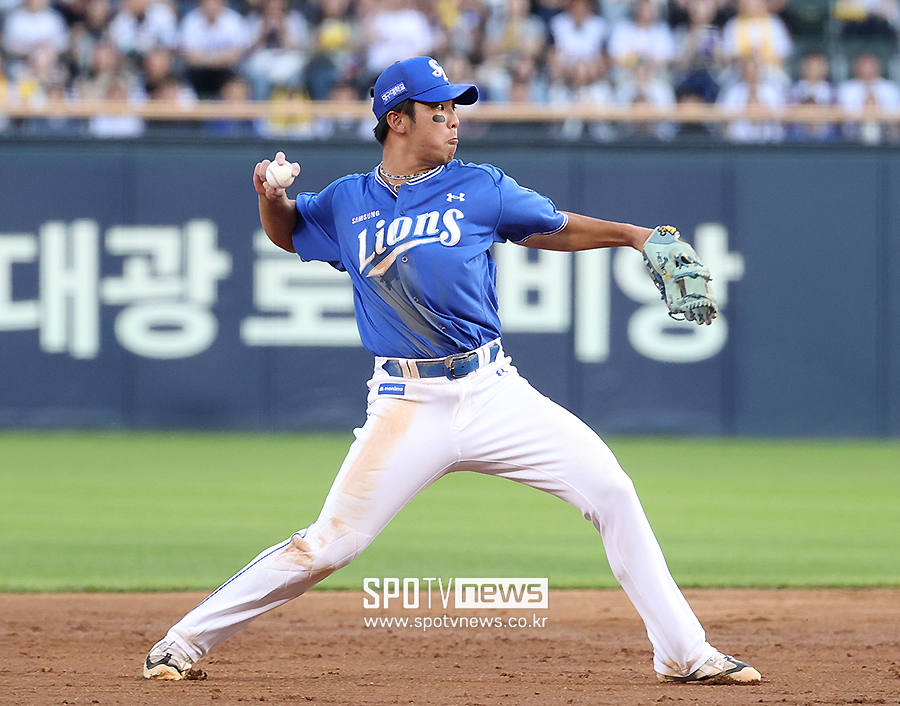 김영웅 8타수 1안타→벤치 대기…박진만 감독 '유격수 김영웅' 아직 포기 안 했다 "상황이 오면 쓴다"