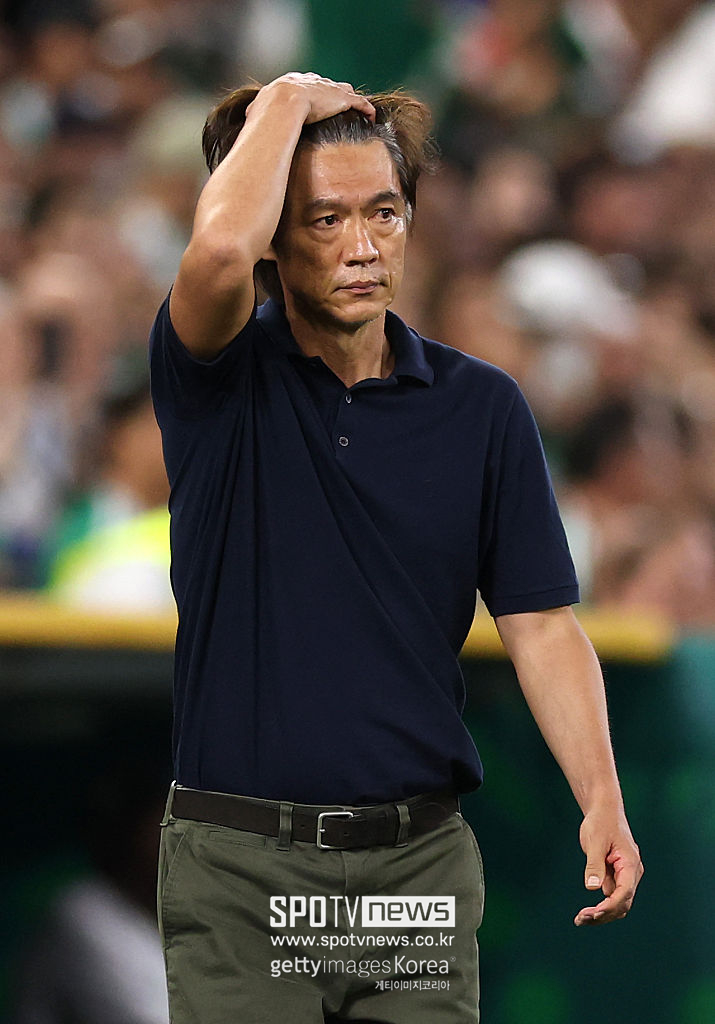 홍명보 한국 남자 축구 국가대표팀 감독