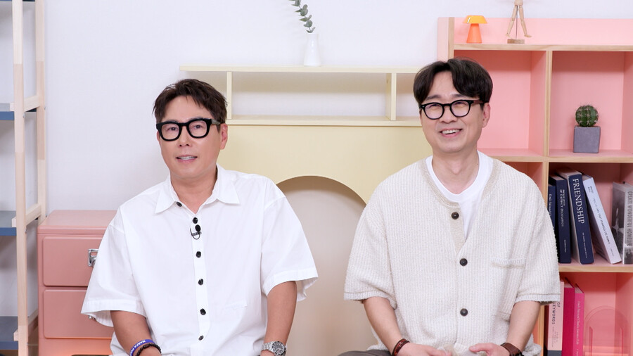 ▲ 장항준 감독이 최근 아내 김은희 작가에게 자신의 카드를 건넨 근황을 공개한다. 제공| KBS2 ‘옥탑방의 문제아들’