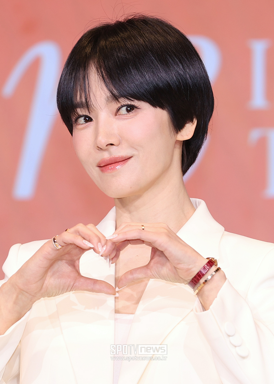 송혜교, 직접 밝힌 결별 심경 "UAA 함께한 순간 소중한 추억, 언니 고마워"