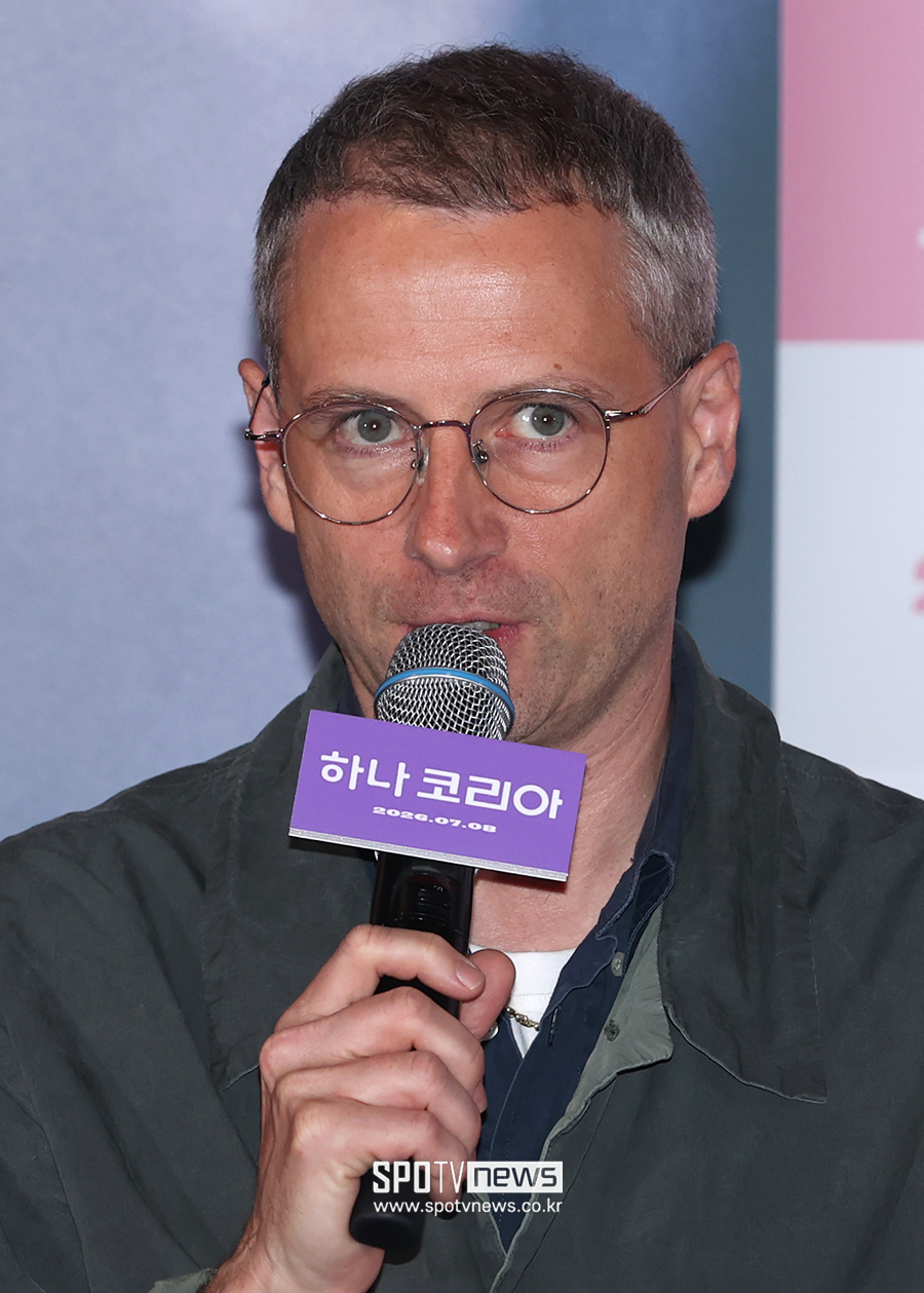 [포토S] 인사말 하는 프레드릭 쇨베르 감독