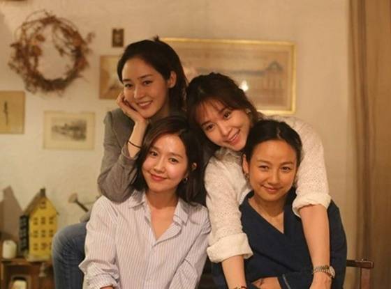 핑클 완전체 모였다…옥주현·이효리 투샷에 "오래된 부부 같아"