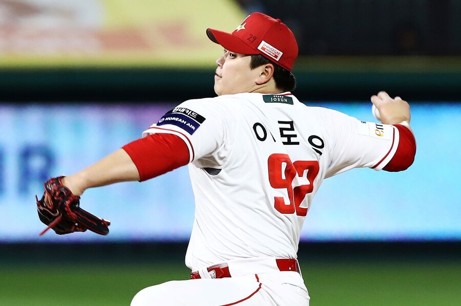 ▲ 부진 끝에 2군에 내려간 이로운은 차분하게 경기력을 재정비하며 1군 등록을 준비 중이다 ⓒSSG랜더스