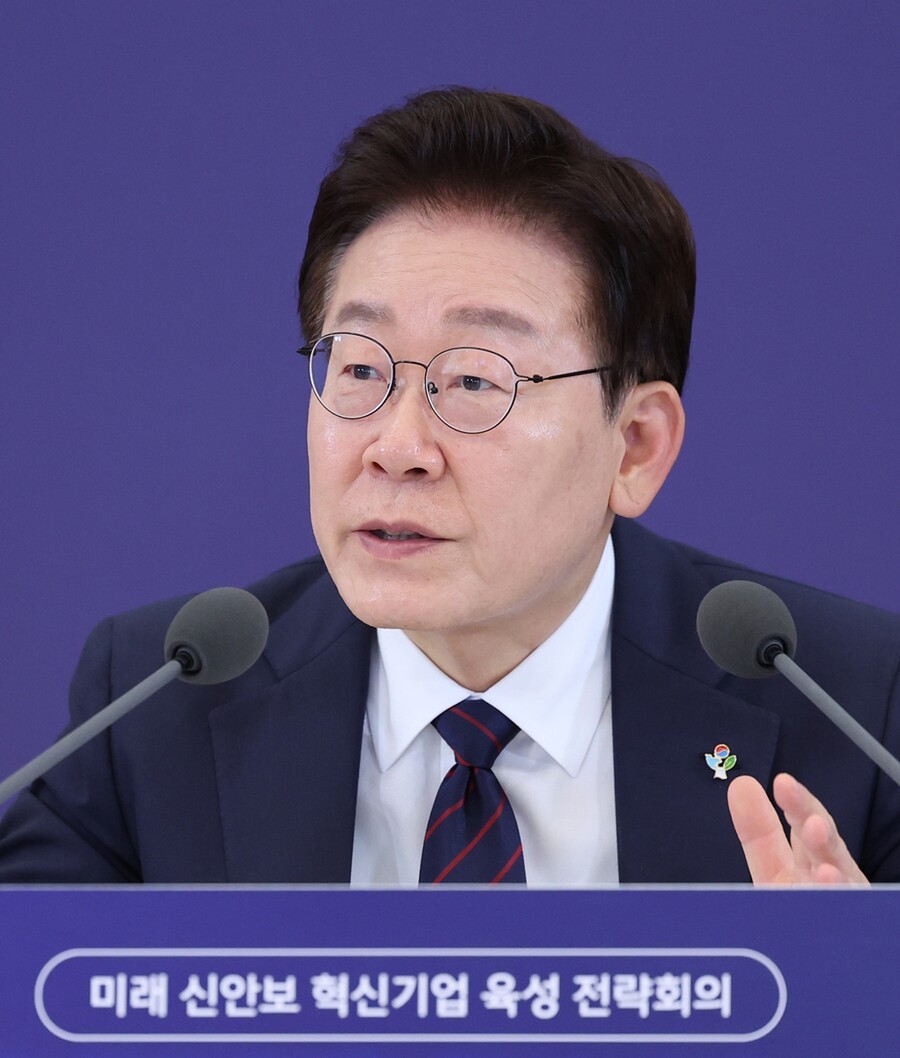 이재명 대통령, 홍명보 사퇴보다 먼저 입장 표명 "무능한 사람을 지휘관으로 선발하면 결과는 불보듯 뻔해…국민께 송구"