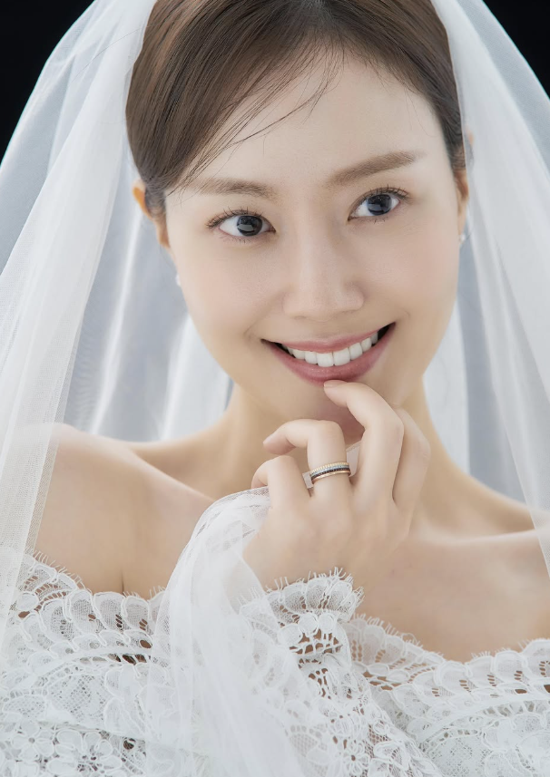 "떨리고 설렌다" 문채원, 오늘(28일) 비연예인과 비공개 결혼