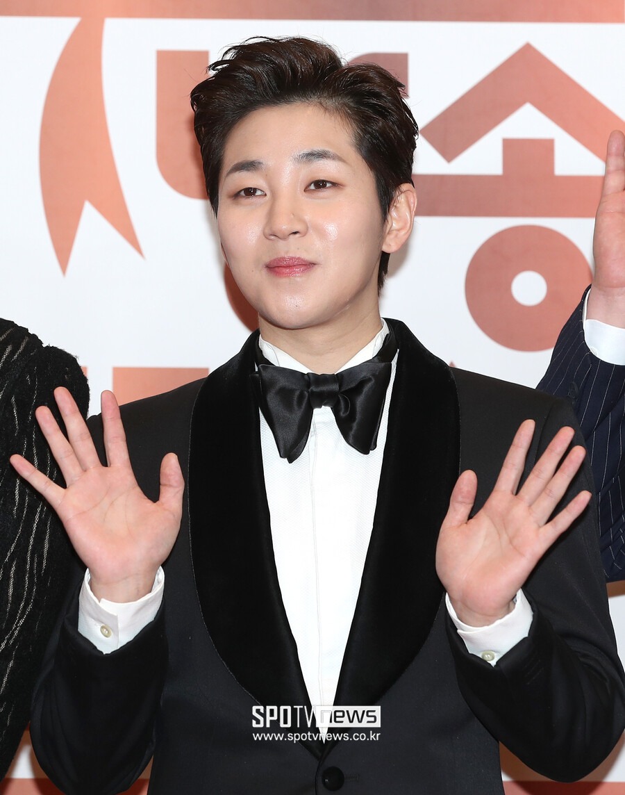 딘딘, 홍명보 태도에 분노 "책임자면 '정말 죄송합니다'가 있어야"
