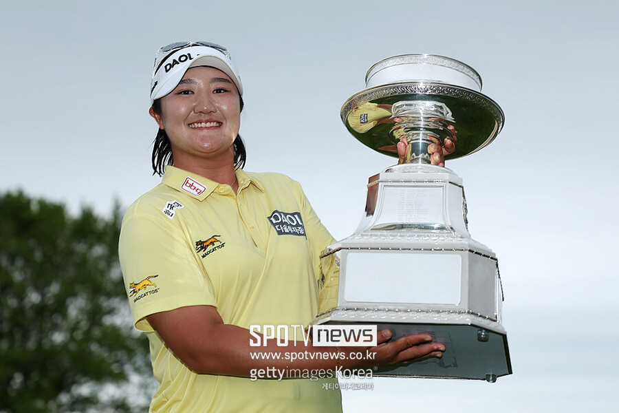'LPGA 역사에 남을 역전 우승' 류해란 43위→1위, 믿기 힘든 드라마 썼다