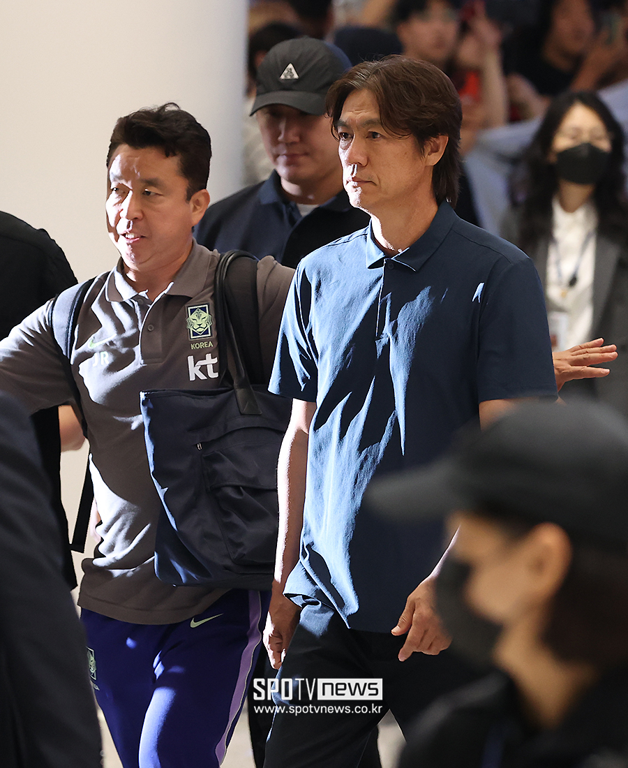 [포토S] 홍명보 전 감독, '씁쓸한 귀국길'