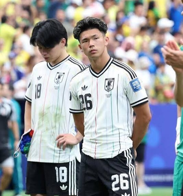 "브라질 예전처럼 강하지 않다" 日 공격수 발언 후폭풍…2005년생 향해 '귓속말+손가락 5개' 도발→"그렇게 받아들여졌다면 어쩔 수 없다" 씁쓸한 해명