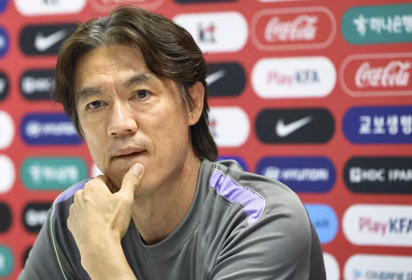 "우리 OB 홍명보 괴롭히지 마"...日 유력 정치인 공개 호소→'홍명보 나가' 한국과 달랐다 "일본에서 잠시 쉬라" 한일 온도차 극명