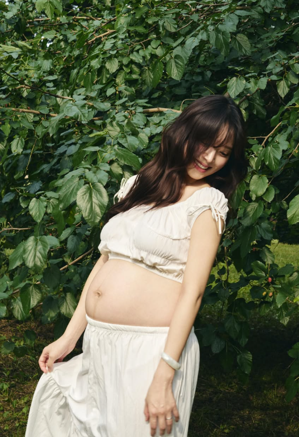 '하트시그널' 김지영, 출산 예정일 한달 남았다…♥창업가 남편과 만삭 화보 공개