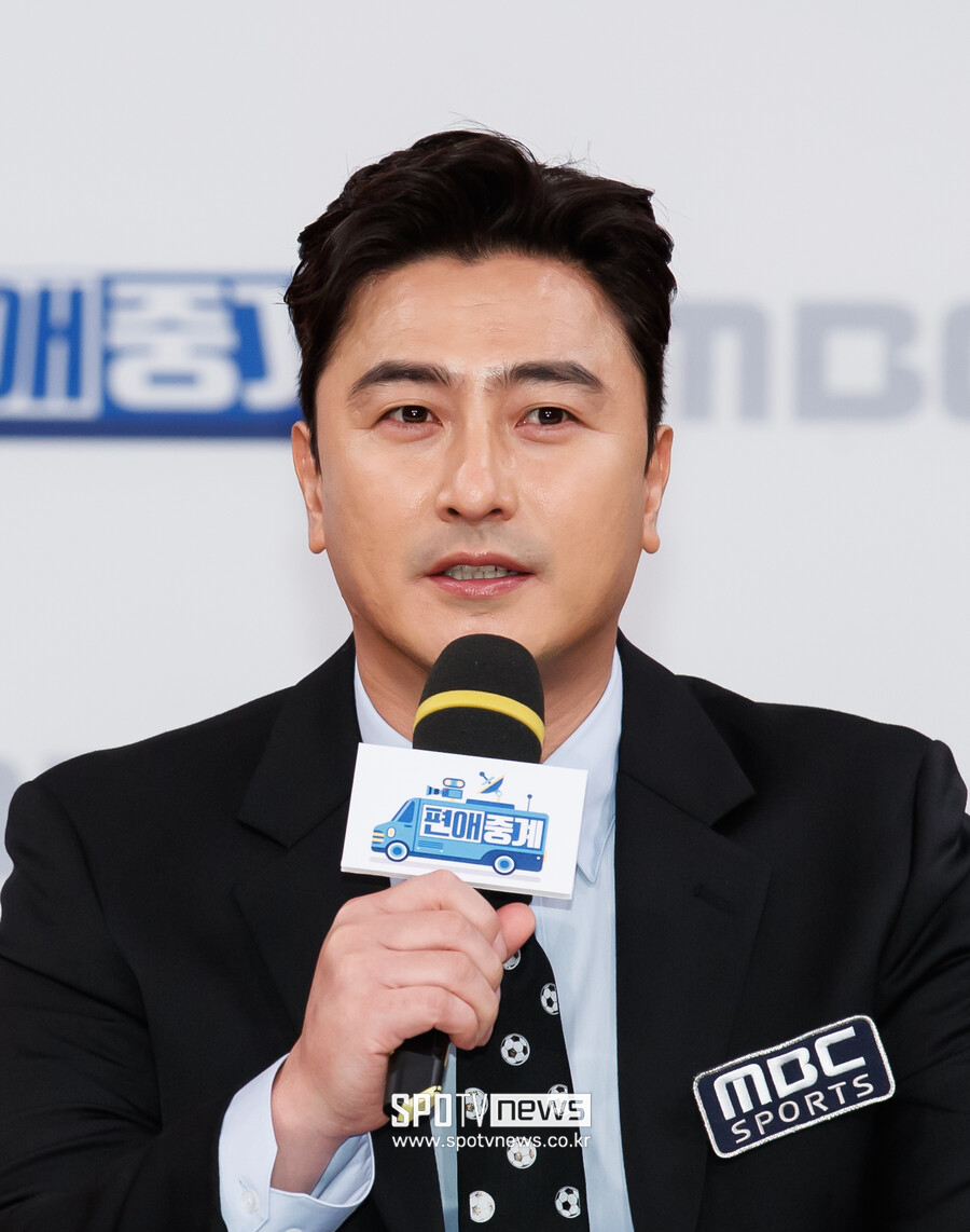 ▲ 일본 'korepo'는 30일 "전 축구선수이자 방송인인 안정환(사진)이 홍명보 전 한국 축구대표팀 감독을 옹호했단 일부 지적에 강한 불만을 드러냈다"고 전했다. ⓒ 스포티비뉴스DB