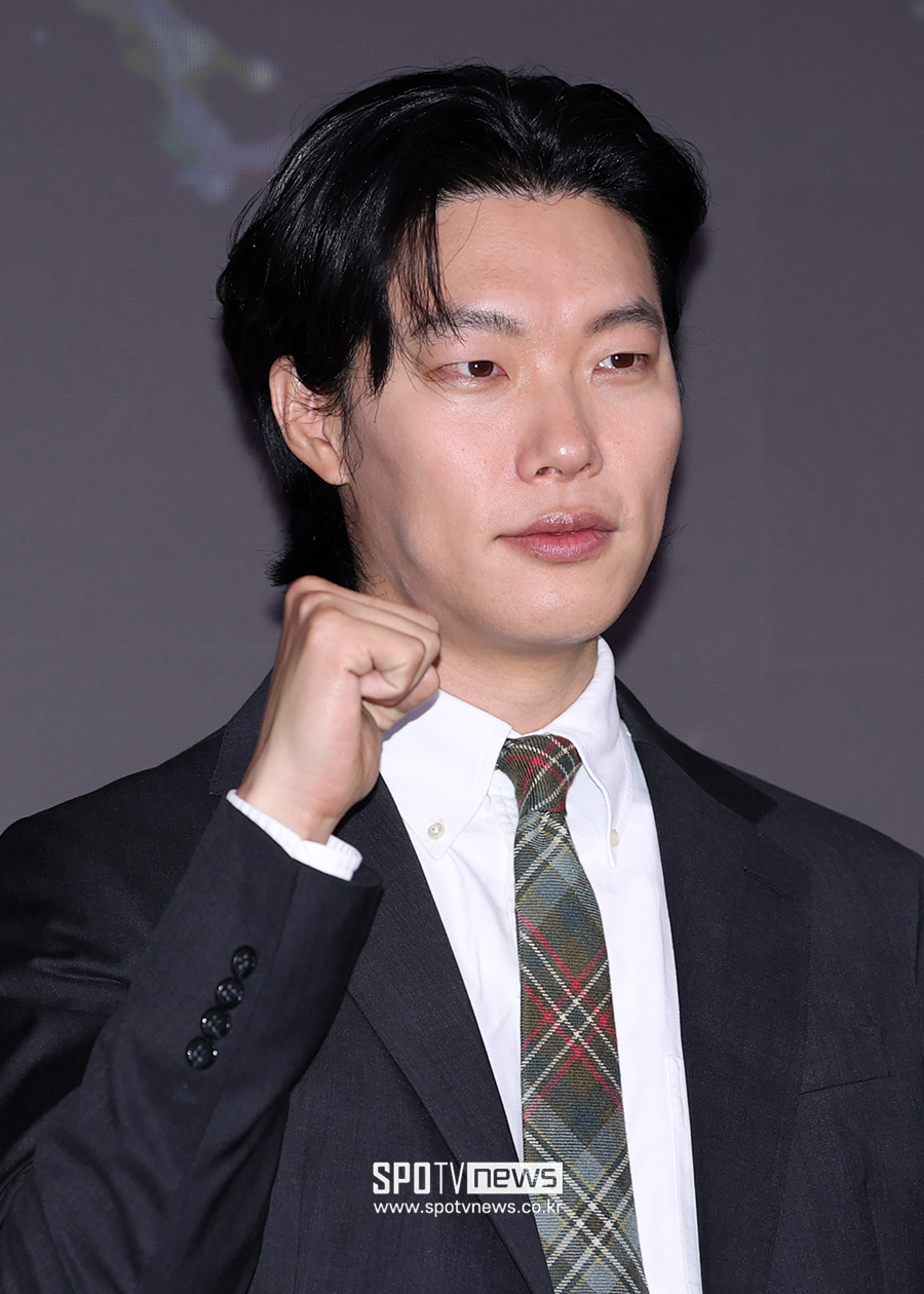 [공식]류준열, GD·송강호와 한솥밥…갤럭시코퍼레이션 전속계약
