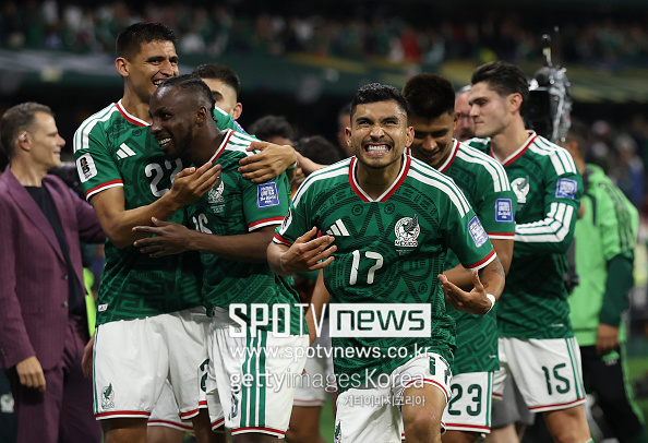 홍명보호 격파한 멕시코, 파죽지세 '40년 만에 새 역사 썼다'...에콰도르 2-0 격파→16강 안착