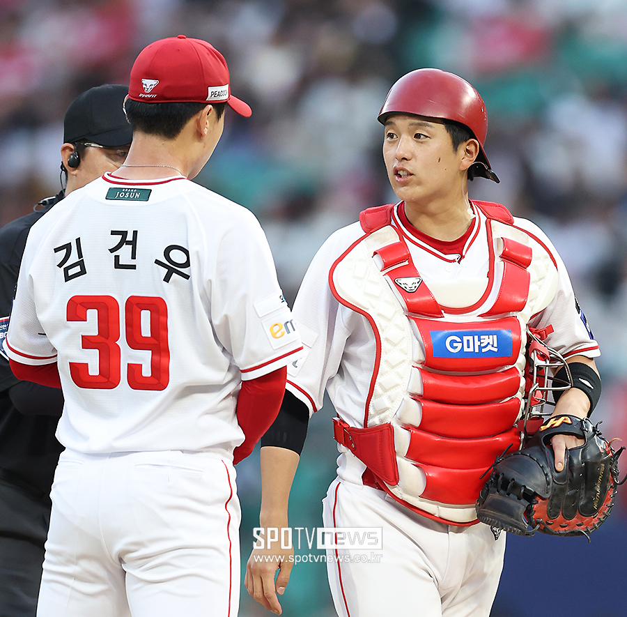 ▲ 이숭용 SSG 감독은 김건우 조형우 등 젊은 선수들에 대해 더 인내심을 가지고 지켜볼 뜻을 드러냈다 ⓒ곽혜미 기자