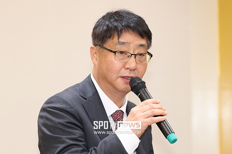 [포토S] 인사말 하는 태백시 권혁정 국장