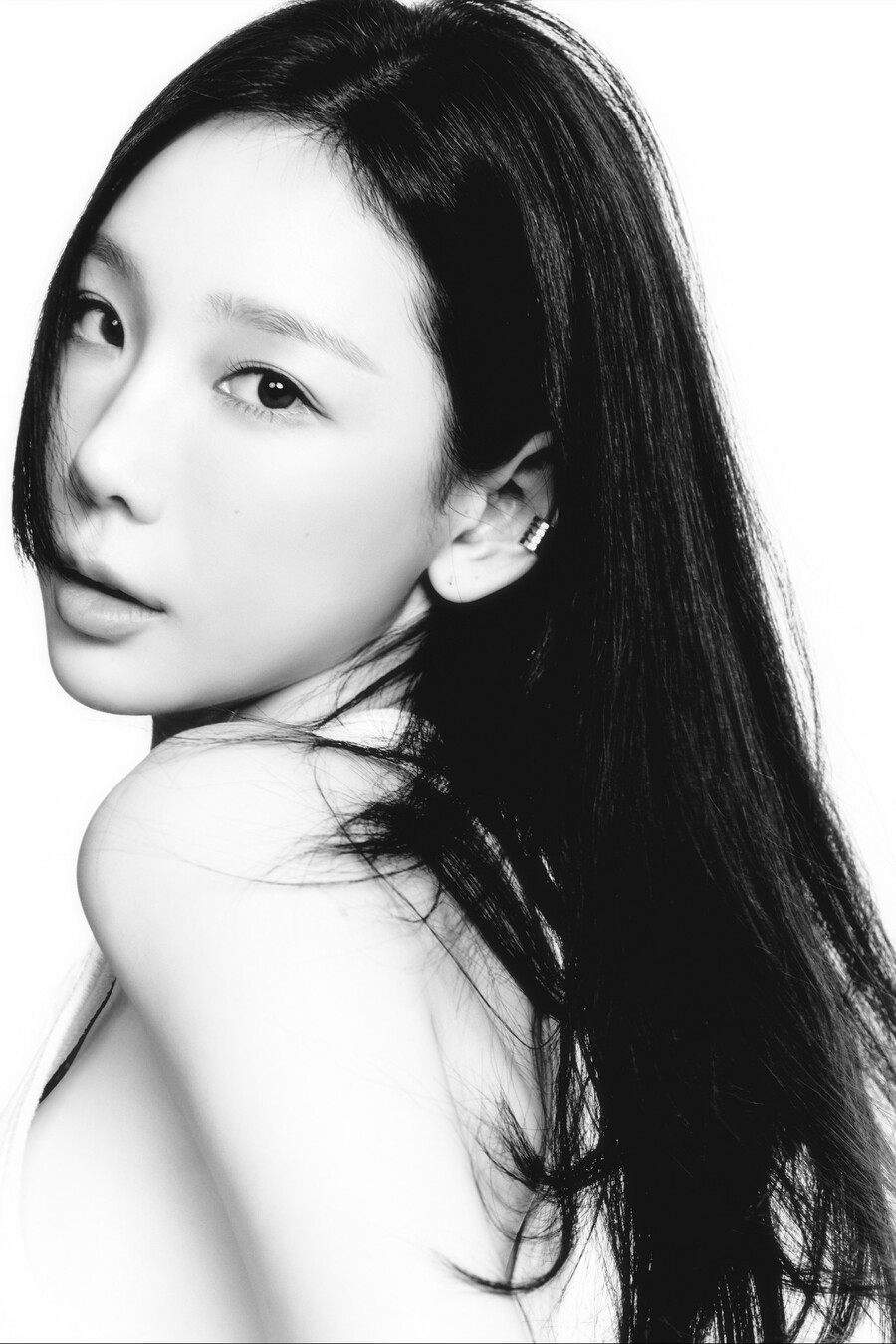 태연표 '만찬가', 제대로 통했다…음원차트 정상 行