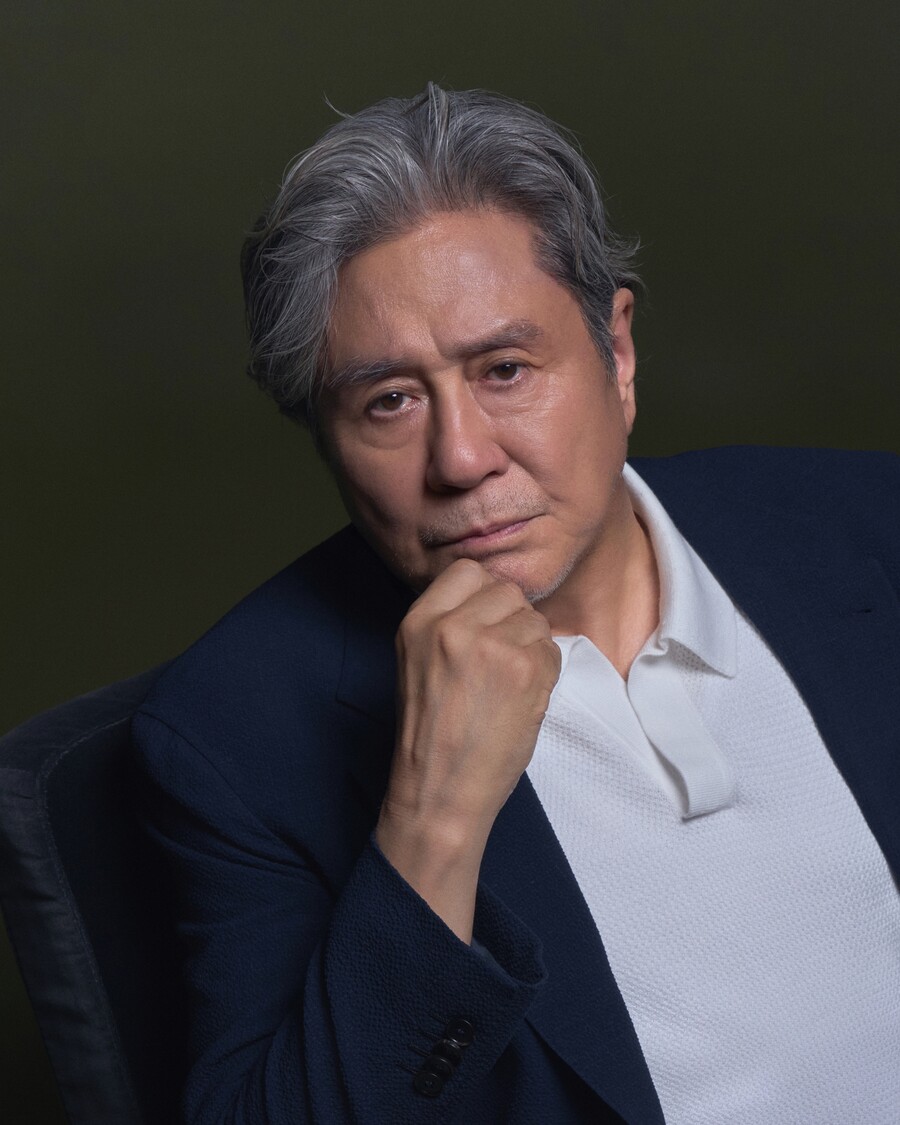 최민식, 머리띠 쓴 팬서비스 이유 "앵벌이하듯, 내가 봐도 웃겨" [인터뷰②]