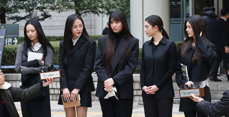 '컴백설' 뉴진스 4人 vs '법정싸움' 다니엘…찢어진 뉴진스, 극과 극 행보[초점S]