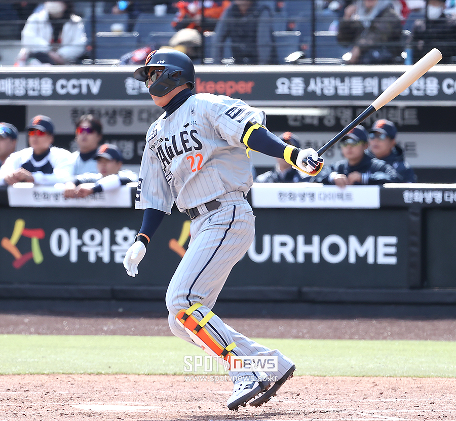 '쇄골 통증' 채은성 사실상 전반기 마감…김경문 감독 "후반기 생각하는 게 나을 듯"